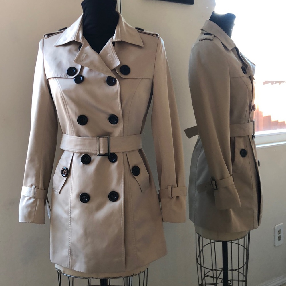 Short trench coat